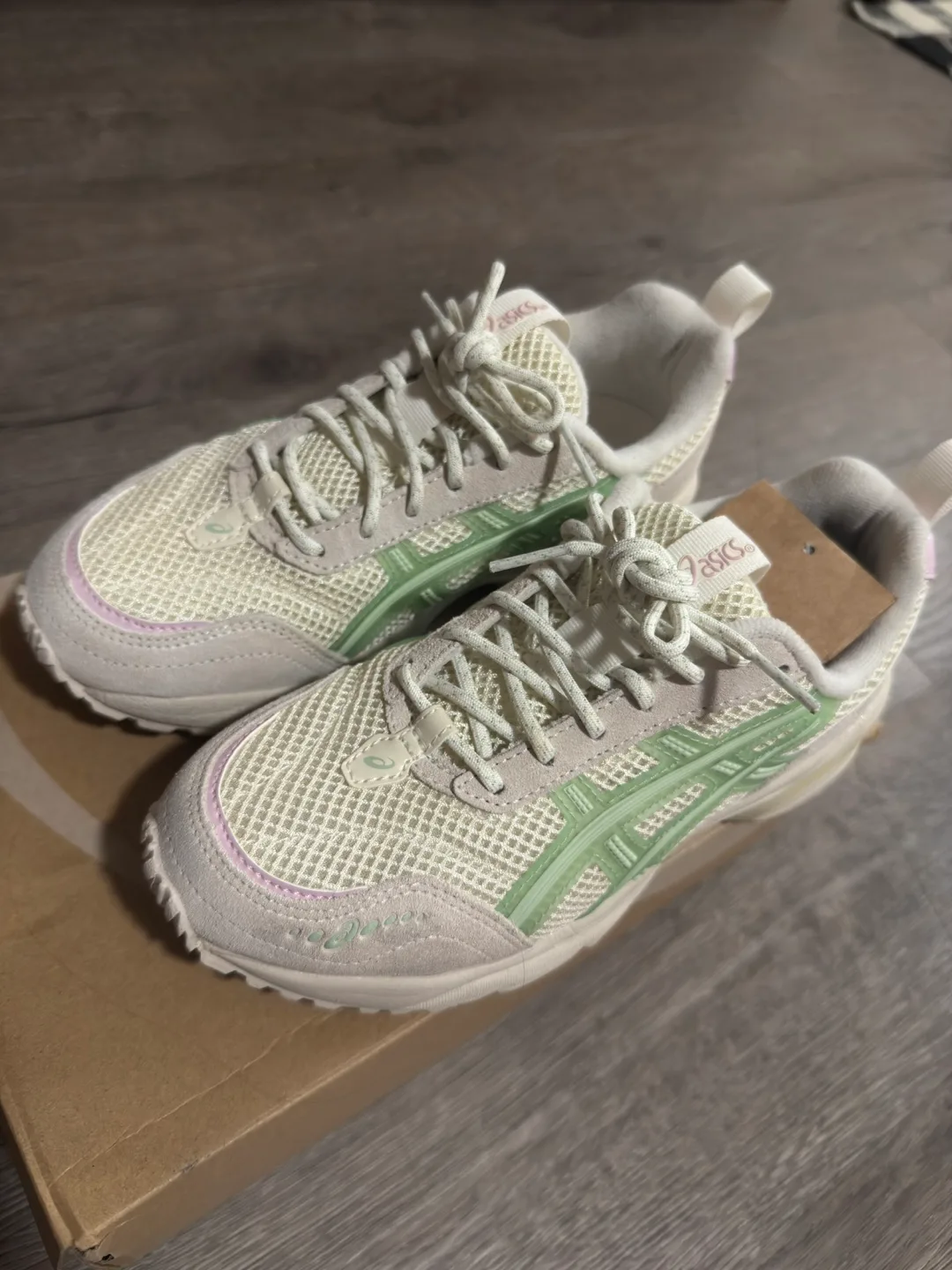 ASICS Gel-Venture 8 Sneakers - Women's Size 6 thumbnail