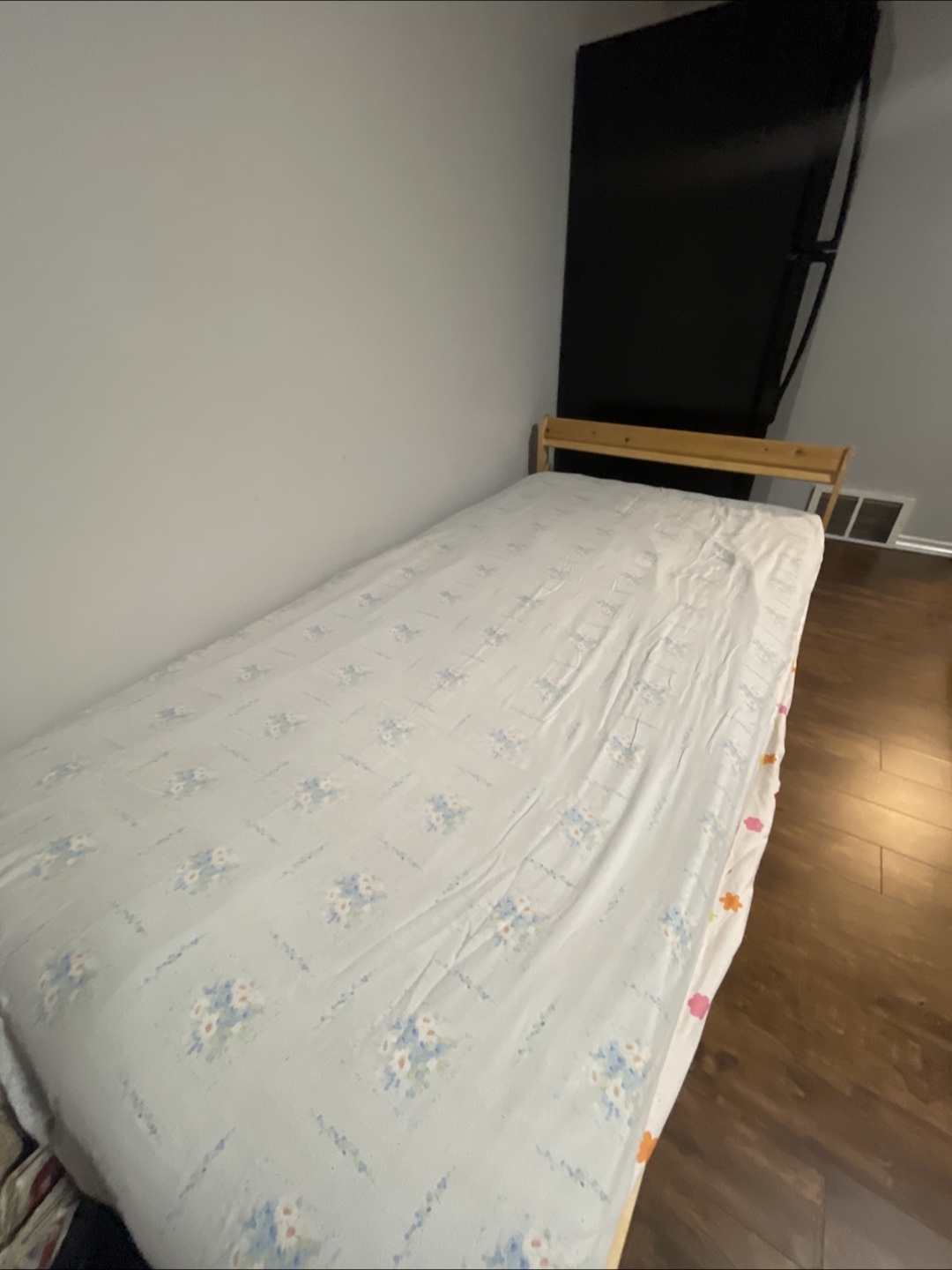 Bed and mattress - photo 2