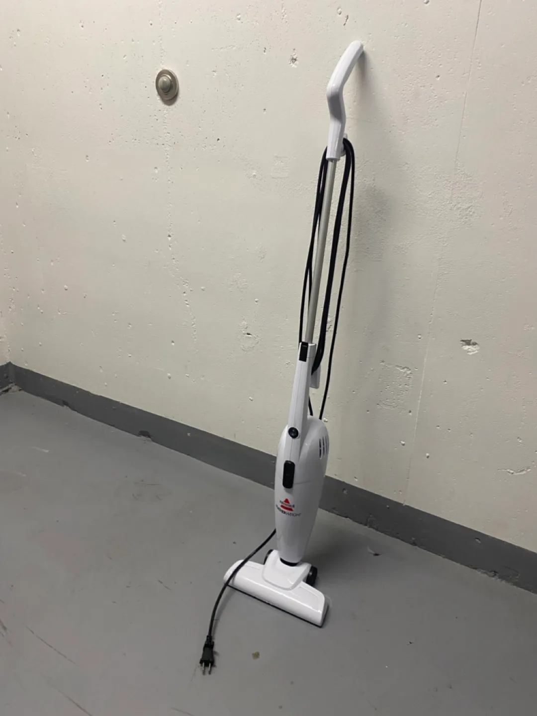 Bissell Featherweight Stick Vacuum image indicator(3)