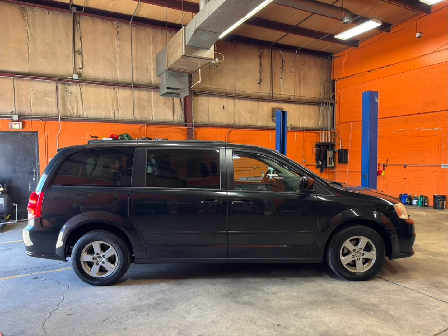 2013 Dodge Grand Caravan · Crew Minivan 4D image indicator(2)