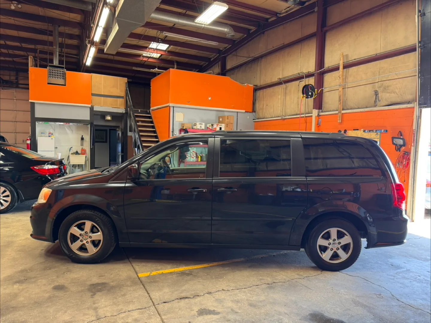 2013 Dodge Grand Caravan · Crew Minivan 4D image indicator(4)