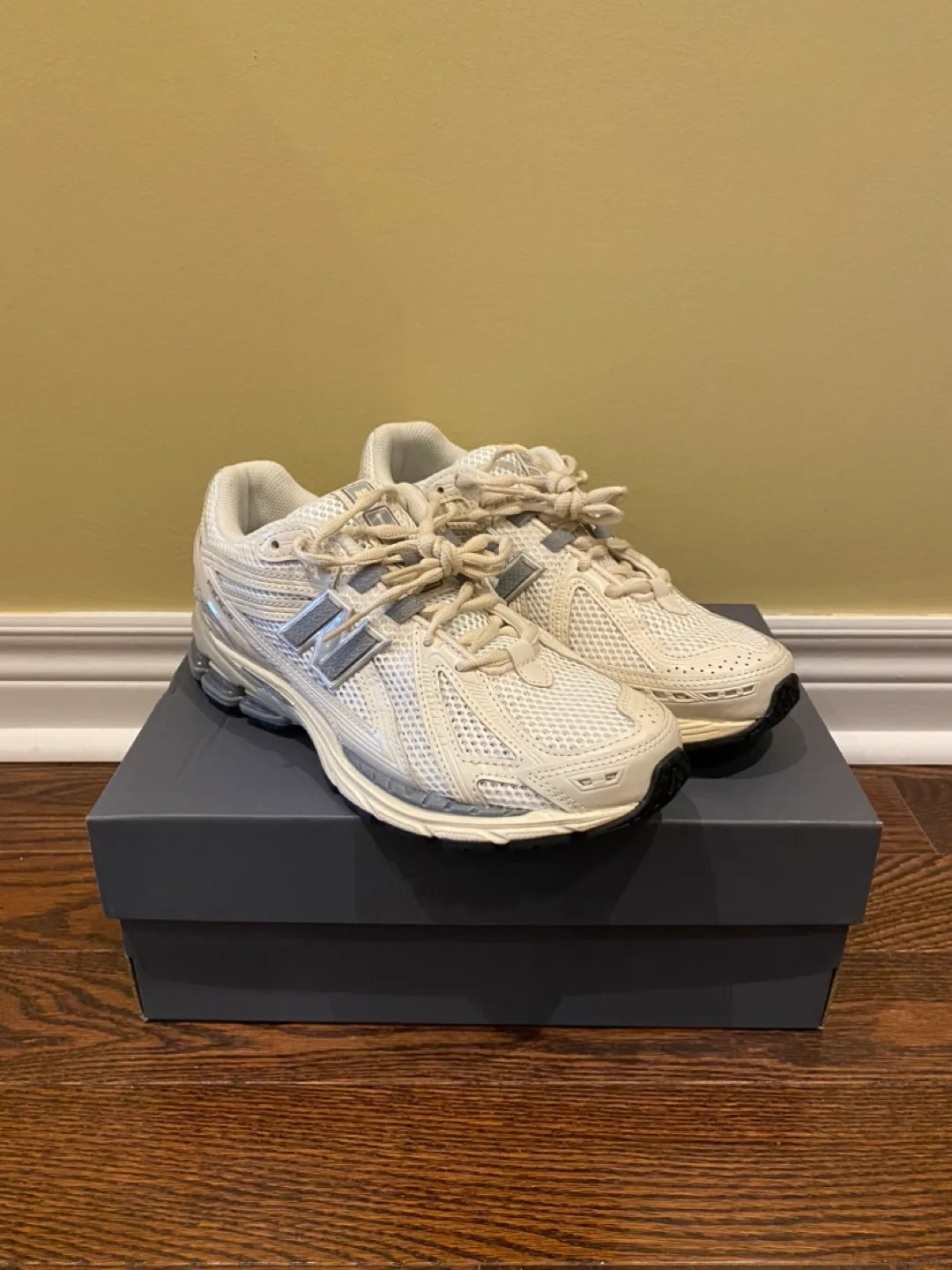 New Balance 1906r Size 9.5 *NEW* image indicator(2)