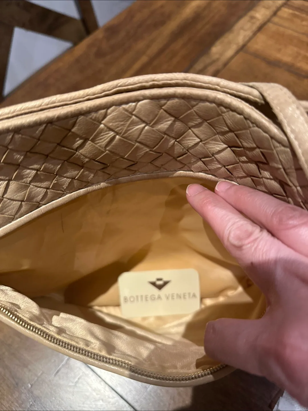 Authentic Preloved Bottega Veneta Woven Leather Shoulder Bag image indicator(4)