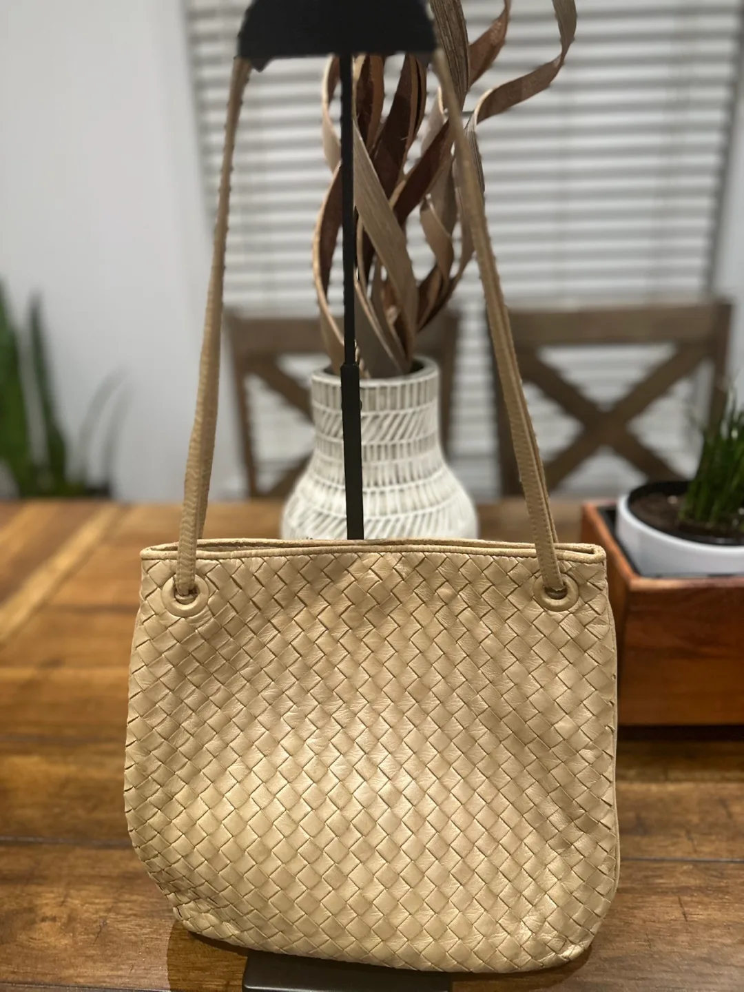 Authentic Preloved Bottega Veneta Woven Leather Shoulder Bag image indicator(2)