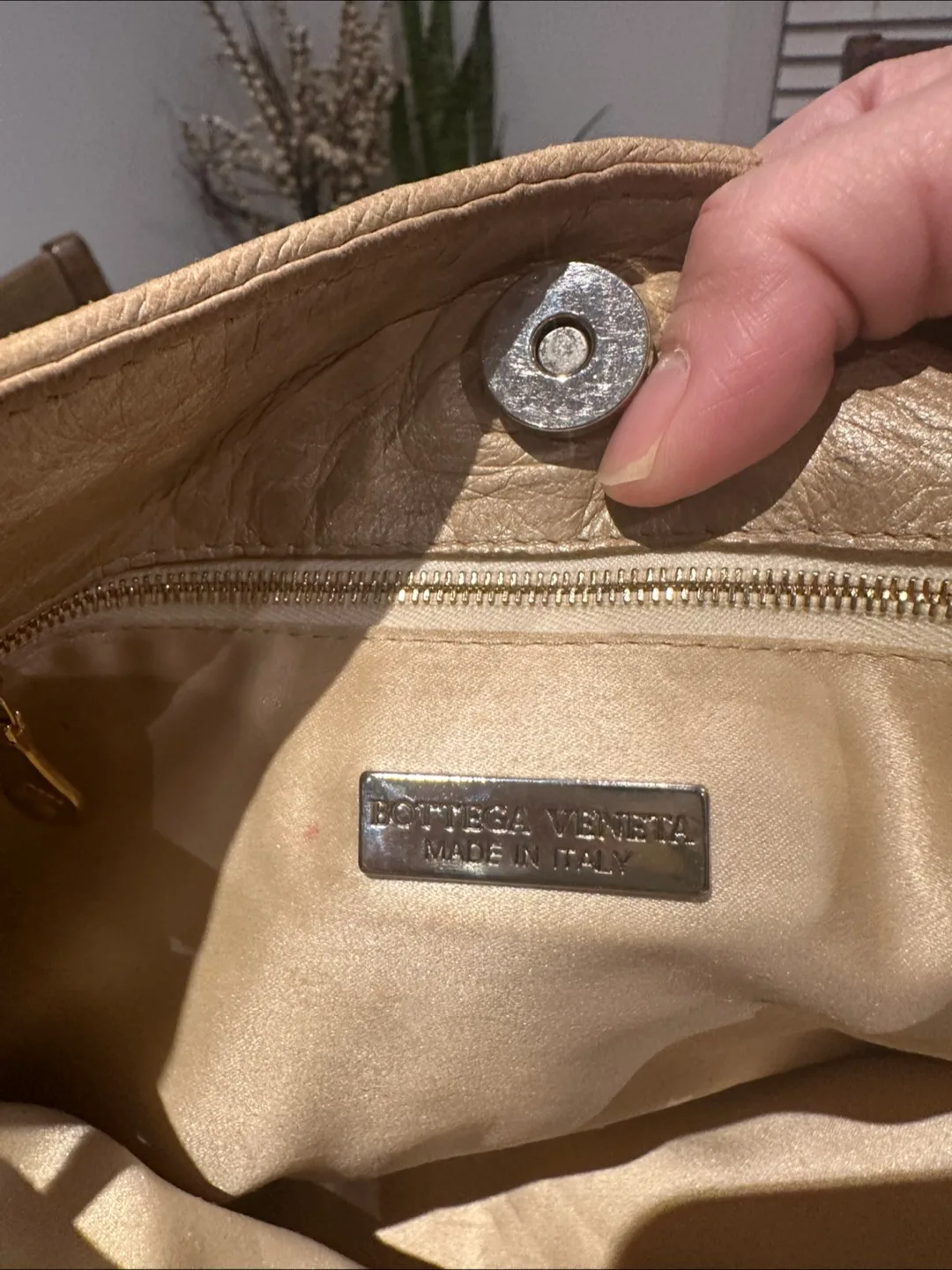 Authentic Preloved Bottega Veneta Woven Leather Shoulder Bag image indicator(7)