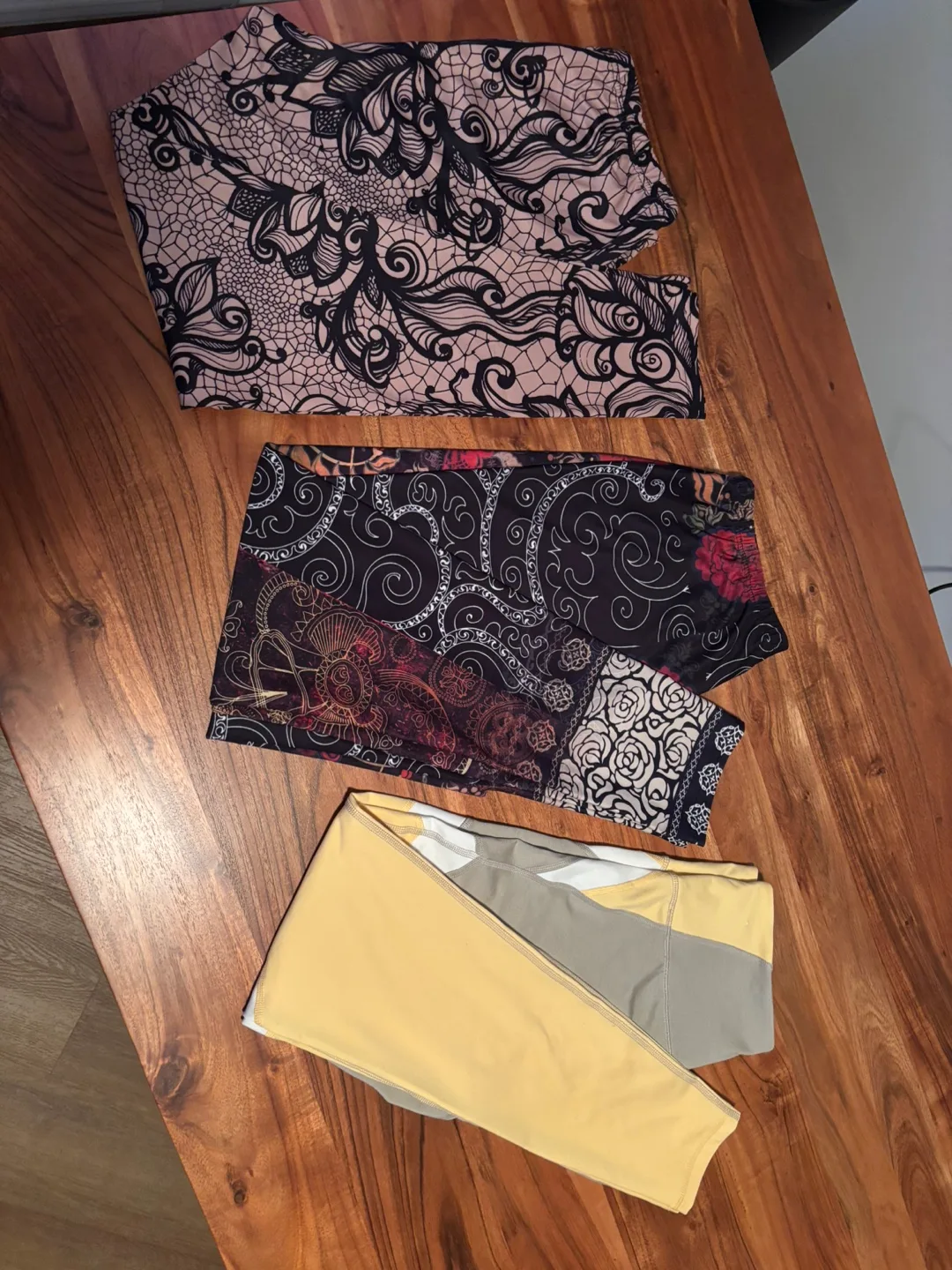 Three pairs of women's leggings thumbnail