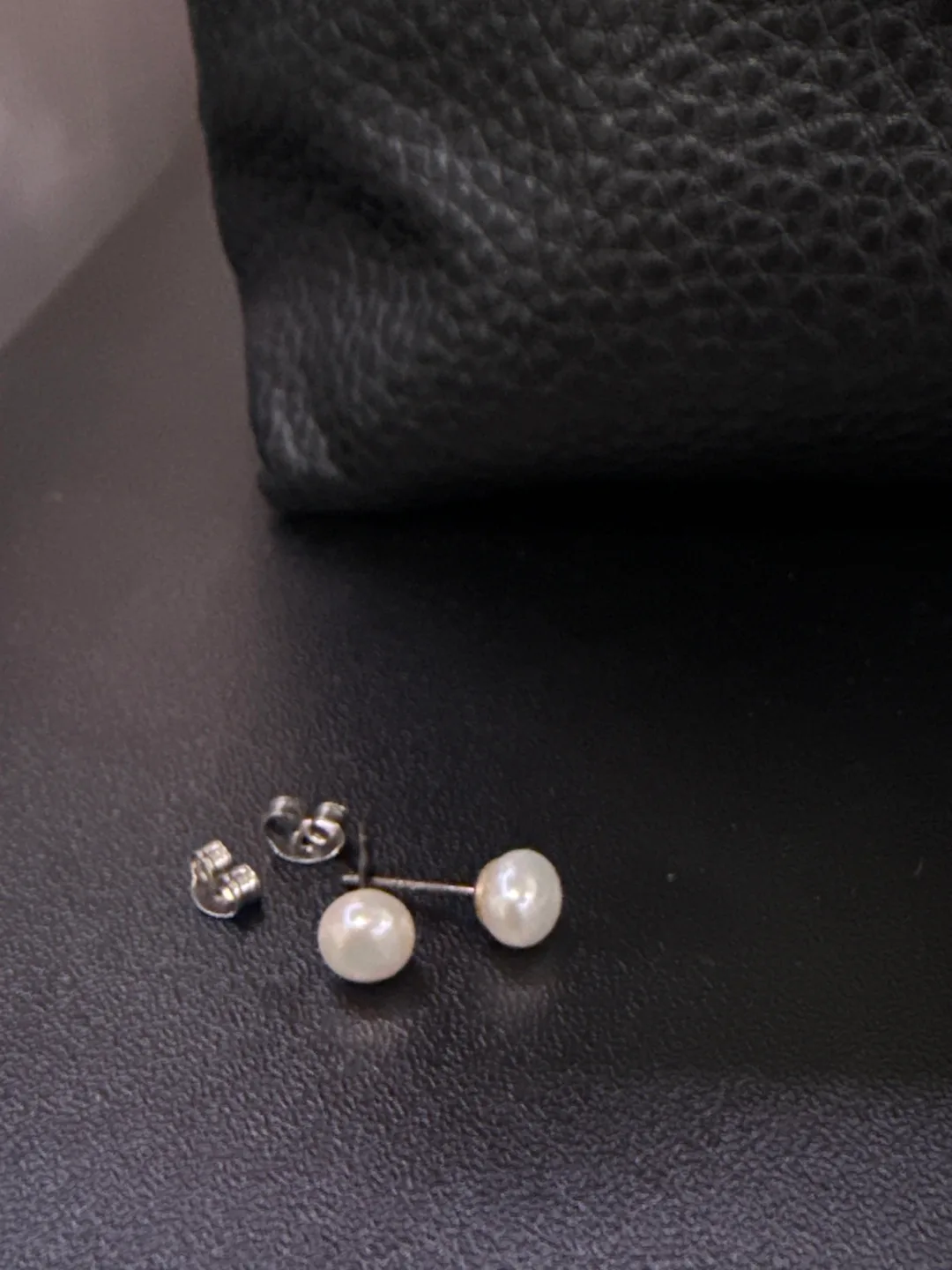Pearl Stud Earrings thumbnail