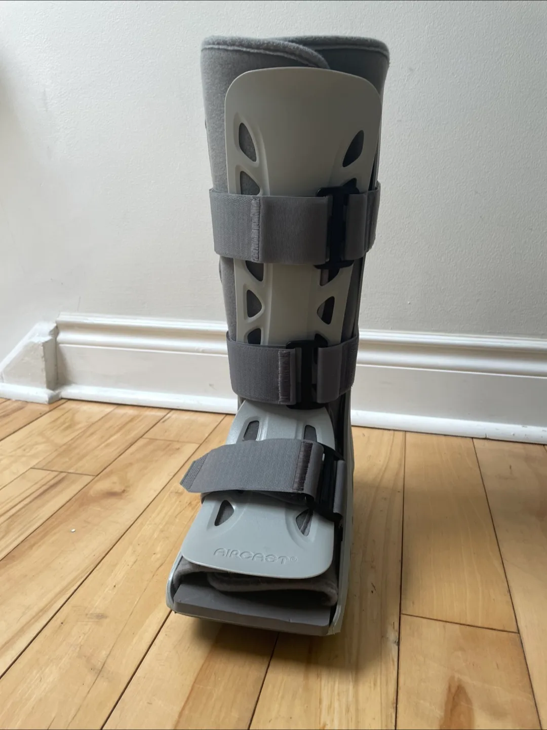 Aircast Medium Walking Boot thumbnail