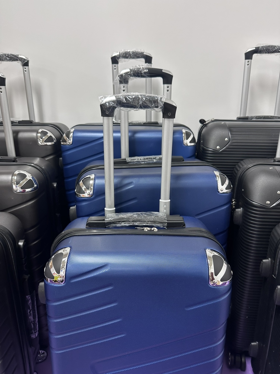 Set of Rolling Suitcases - Various Colors - photo 2