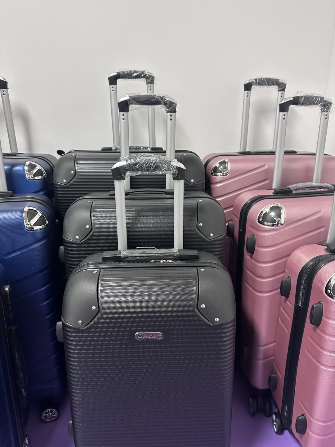 Set of Rolling Suitcases - Various Colors - photo 3