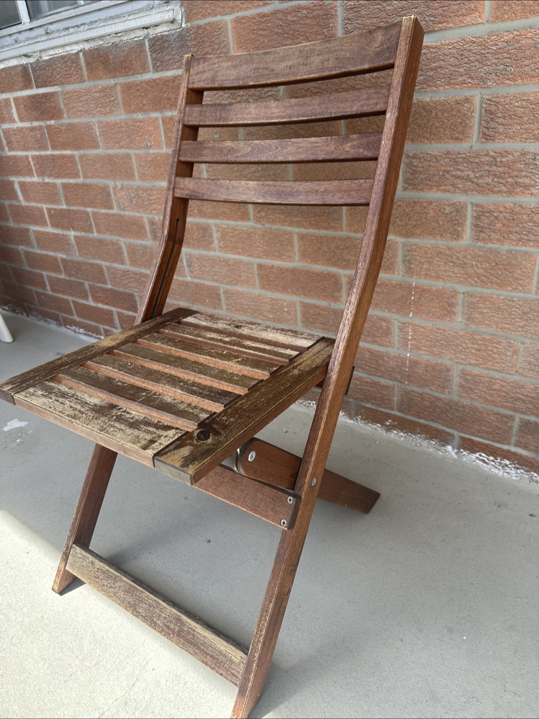 🪑 Foldable Wooden Patio Chair – Compact, Cozy, and Functional!