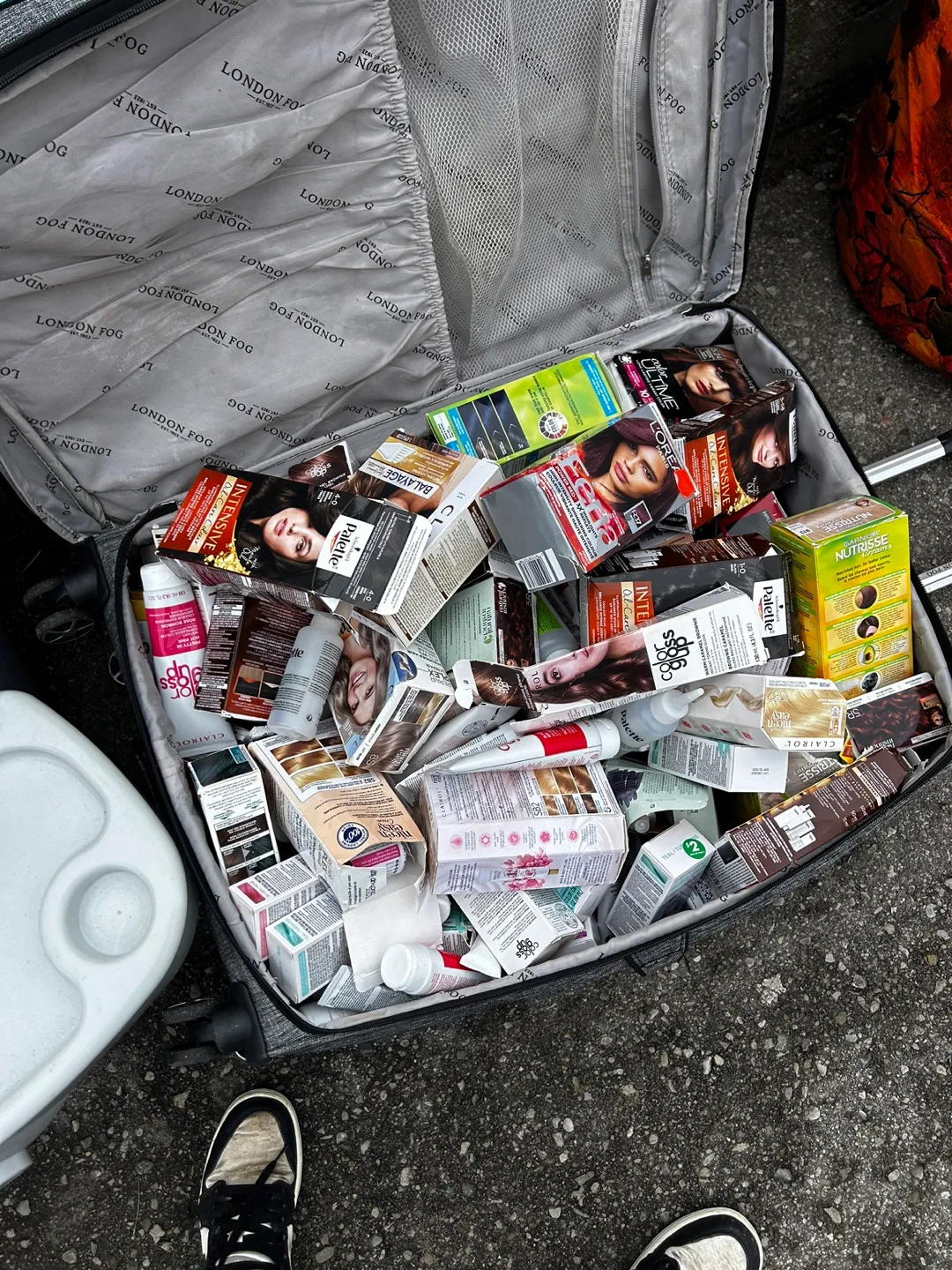 Bulk Lot of Assorted Hair Dye Boxes image indicator(2)