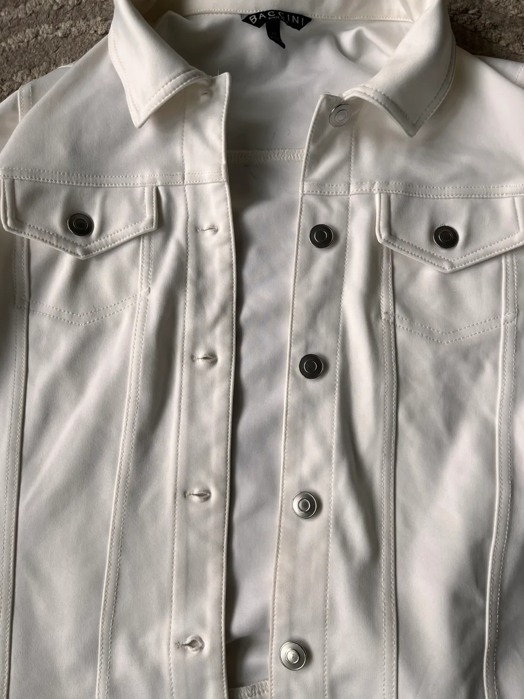 White Jacket image indicator(2)