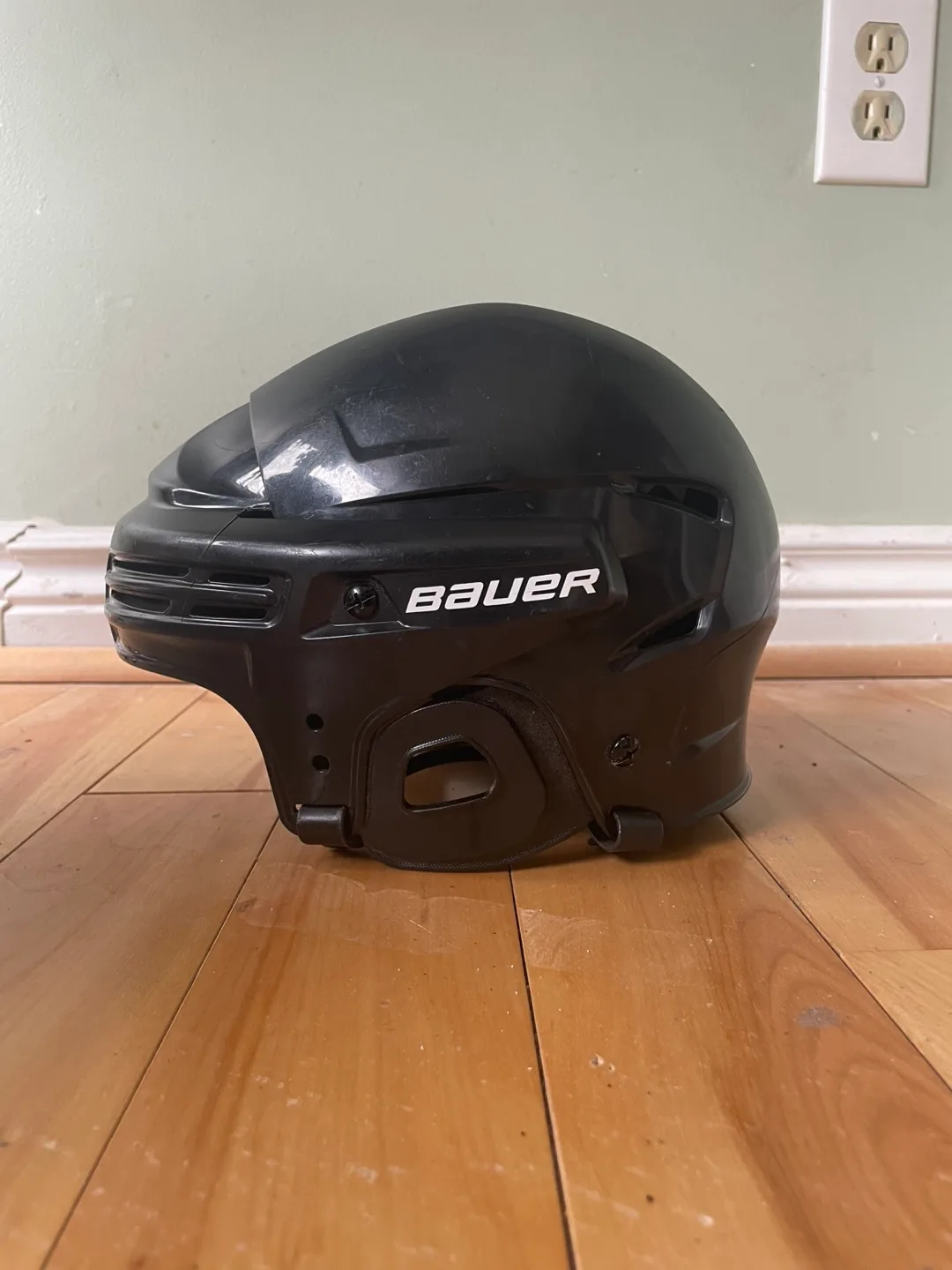 Bauer BH2100M Hockey Helmet thumbnail