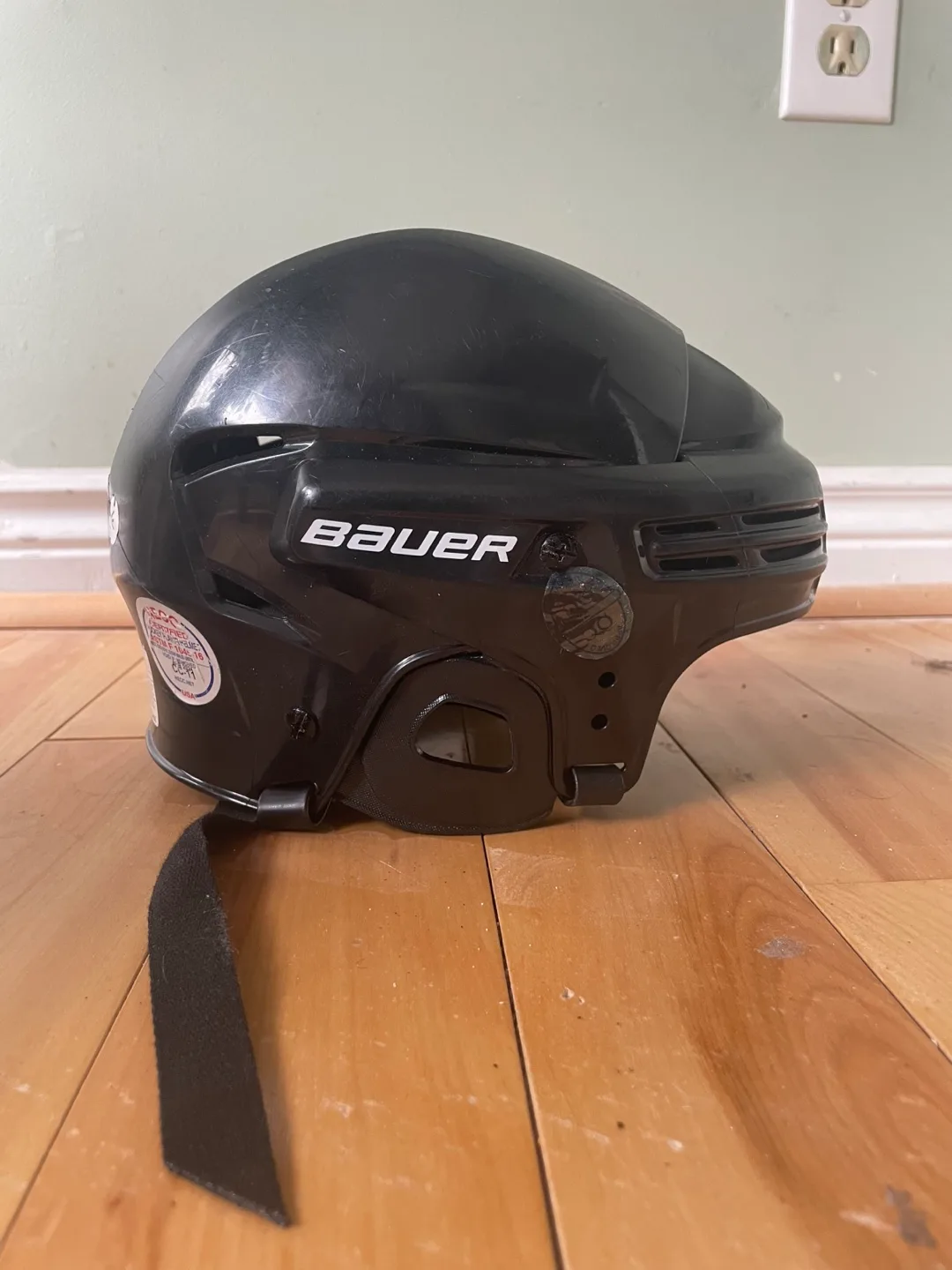 Bauer BH2100M Hockey Helmet image indicator(3)