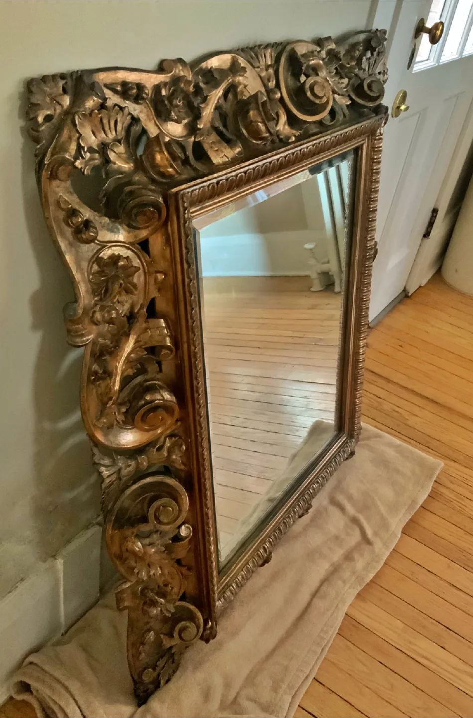 ⭐️Large wood Florentine scroll & acanthus framed antique mirror image indicator(8)