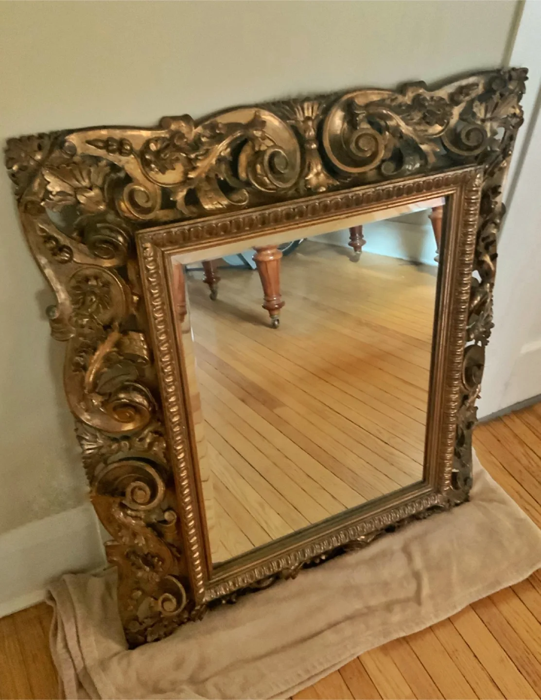 ⭐️Large wood Florentine scroll & acanthus framed antique mirror image indicator(7)