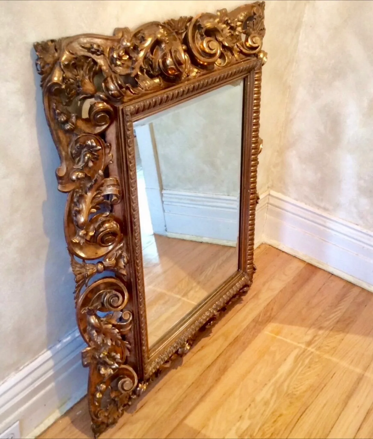 ⭐️Large wood Florentine scroll & acanthus framed antique mirror image indicator(5)