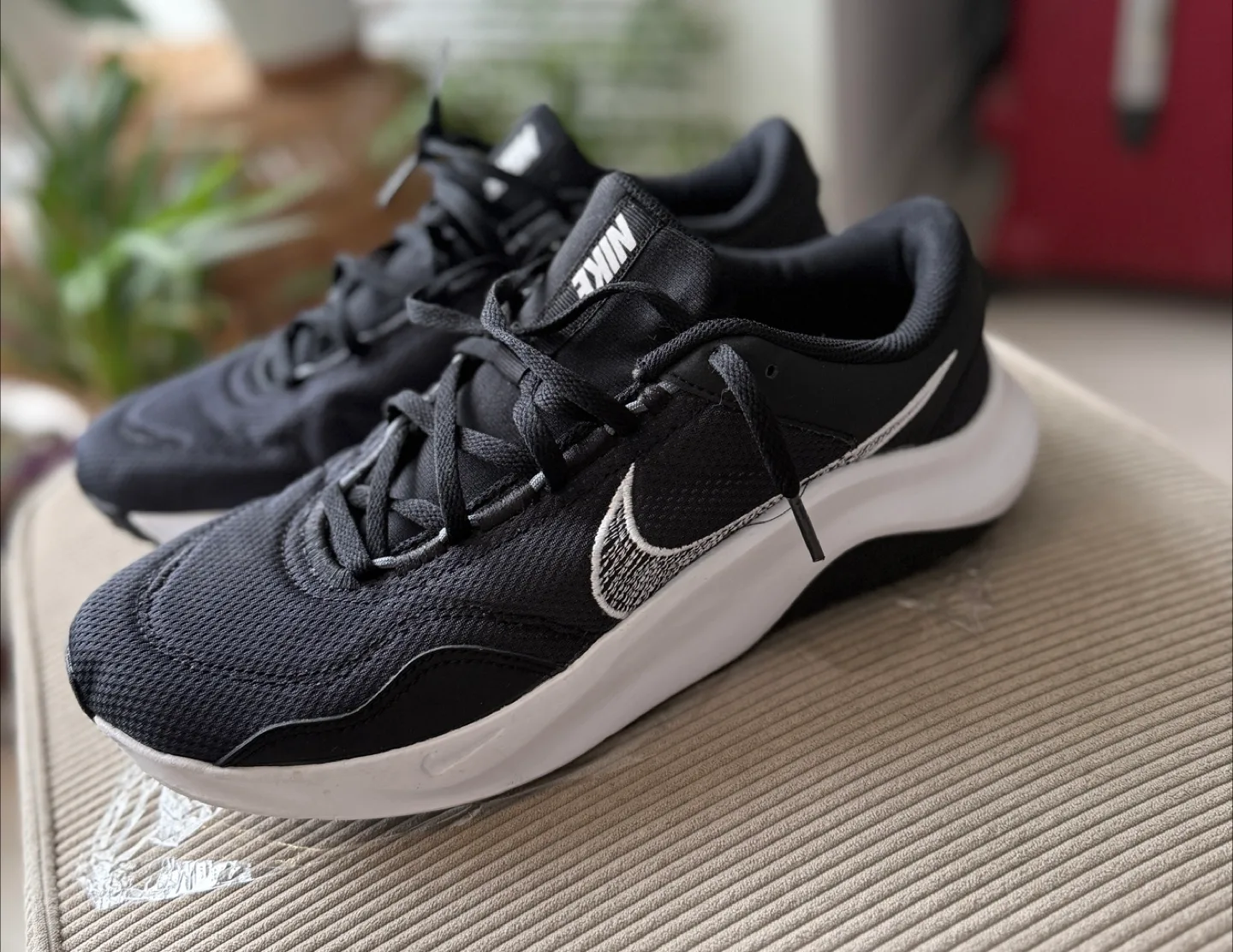 Nike Running Shoes - Black/White - Mens Size 9.5 thumbnail