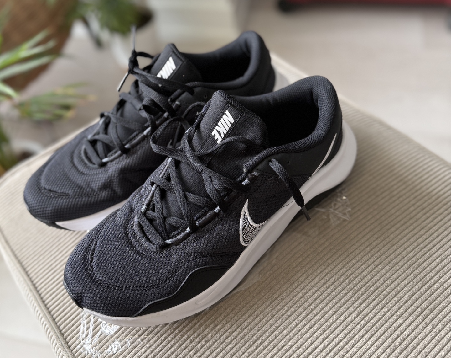 Nike Running Shoes - Black/White - Mens Size 9.5 - photo 2