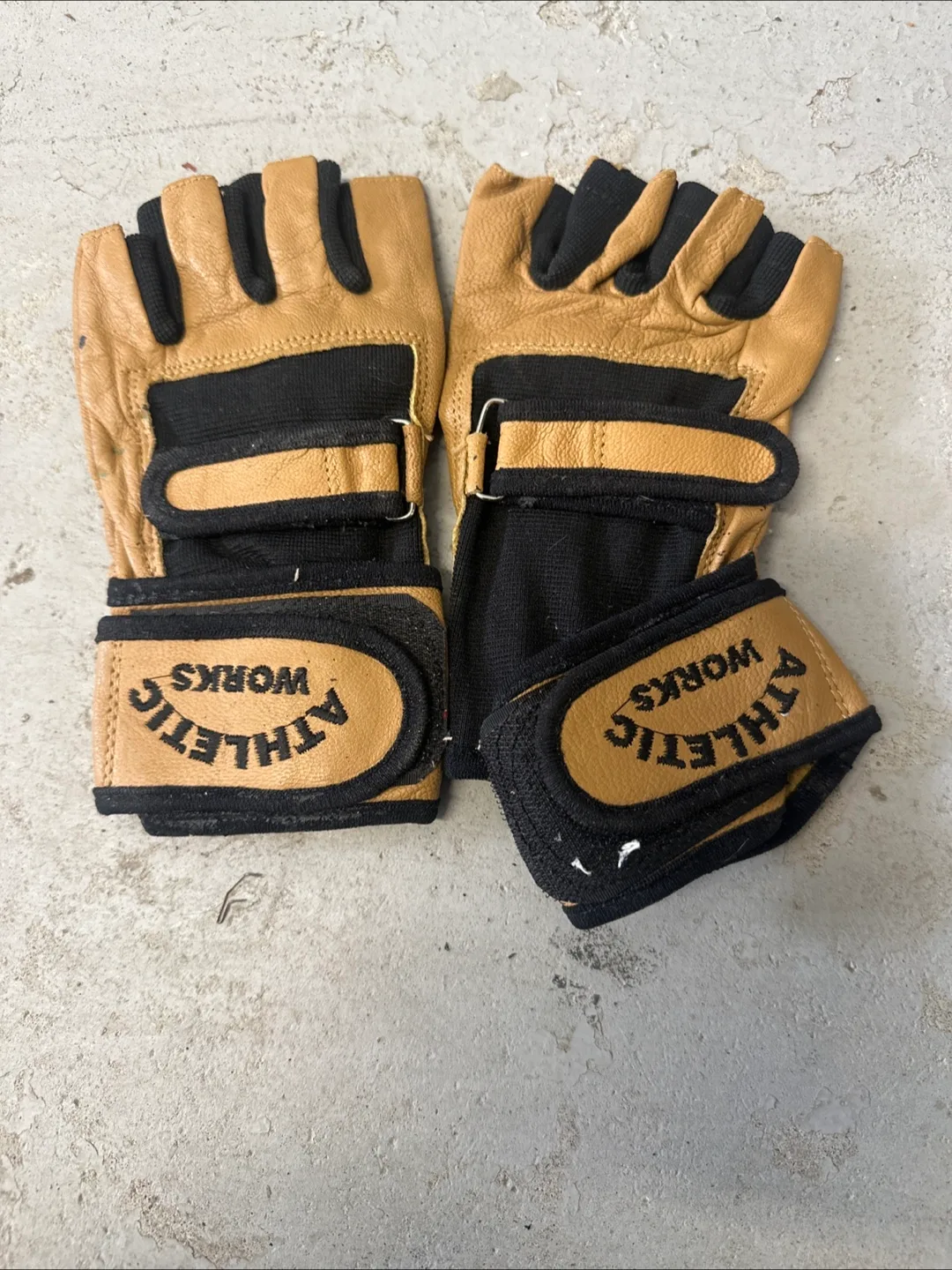 🧡 Athletic Works Leather Weightlifting Gloves thumbnail
