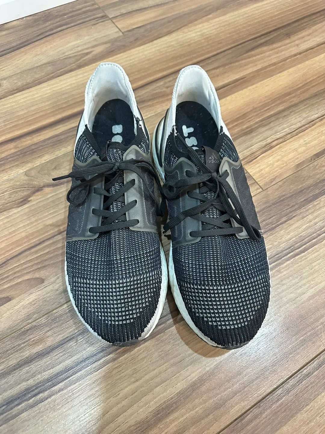 Men Adidas Ultraboost size 10US image indicator(2)
