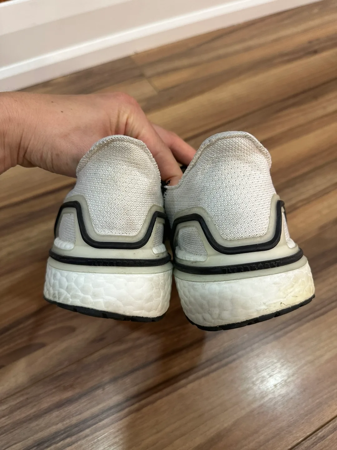 Men Adidas Ultraboost size 10US image indicator(5)