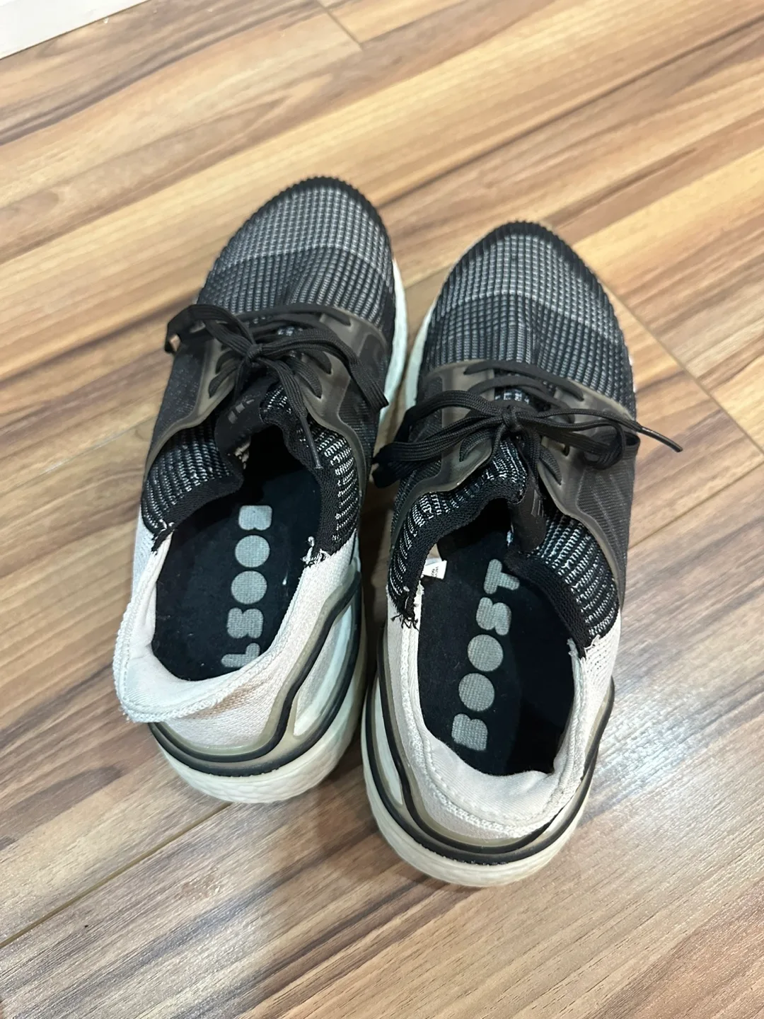 Men Adidas Ultraboost size 10US image indicator(3)