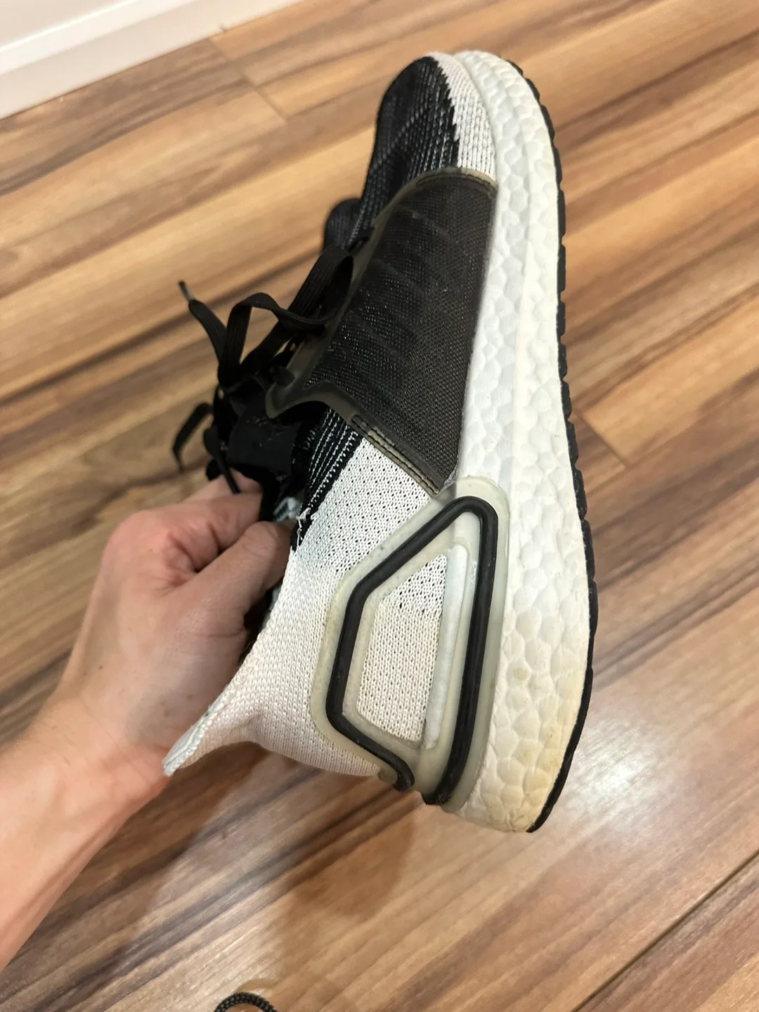 Men Adidas Ultraboost size 10US image indicator(4)