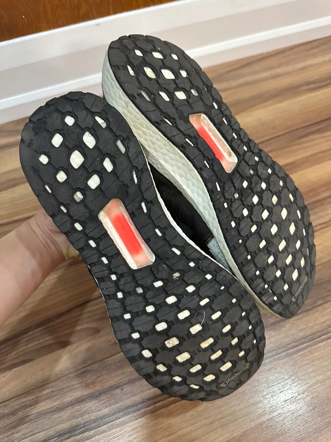 Men Adidas Ultraboost size 10US image indicator(6)