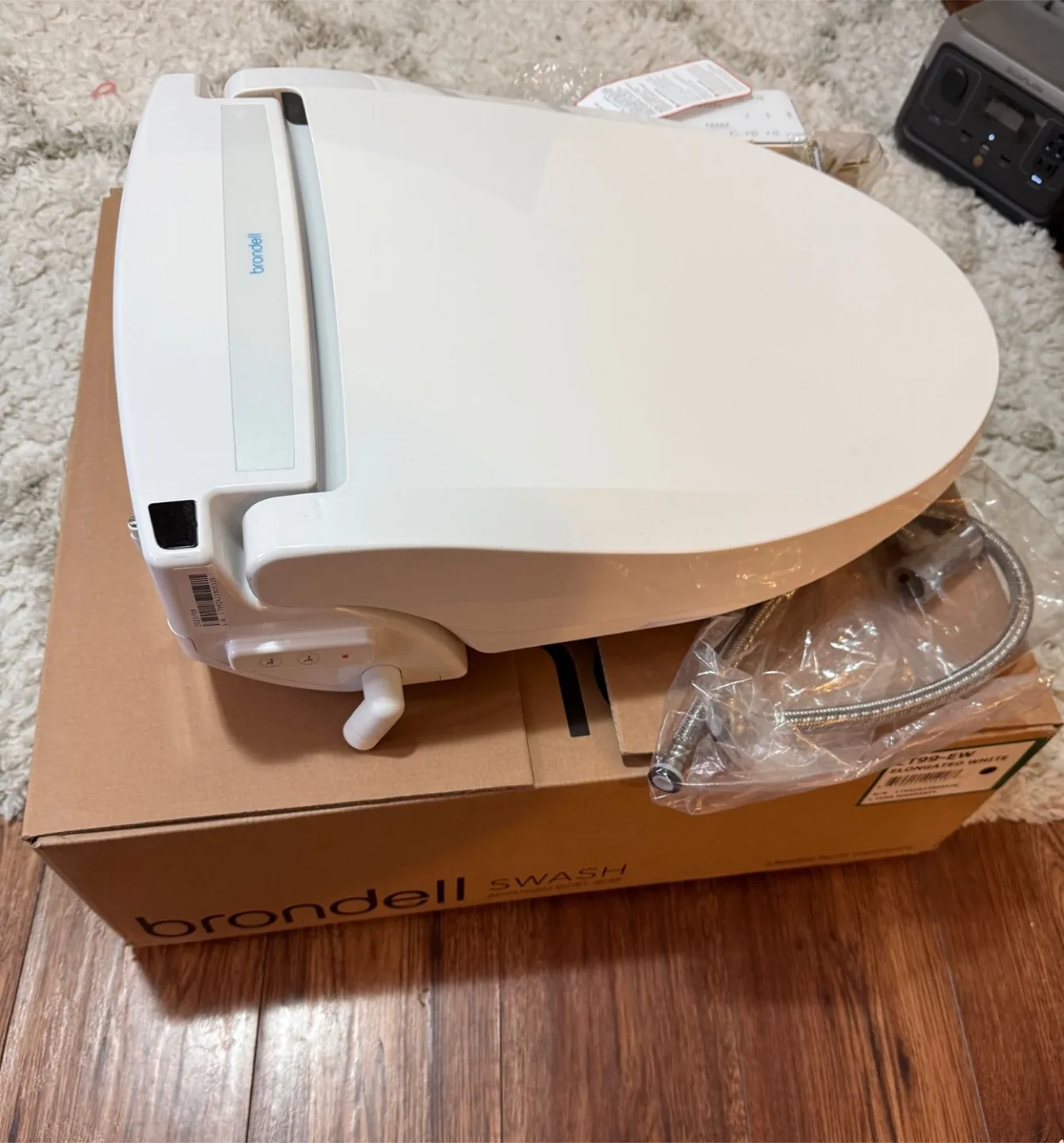 Brondell Swash 1400 Elongated Bidet Toilet Seat - New in Box image indicator(4)