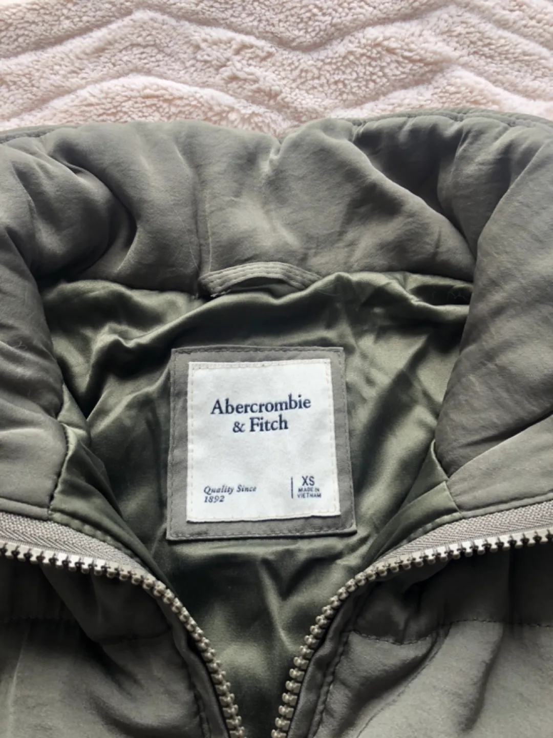 Abercrombie & Fitch Army Green Puffer Jacket - XS or S image indicator(3)
