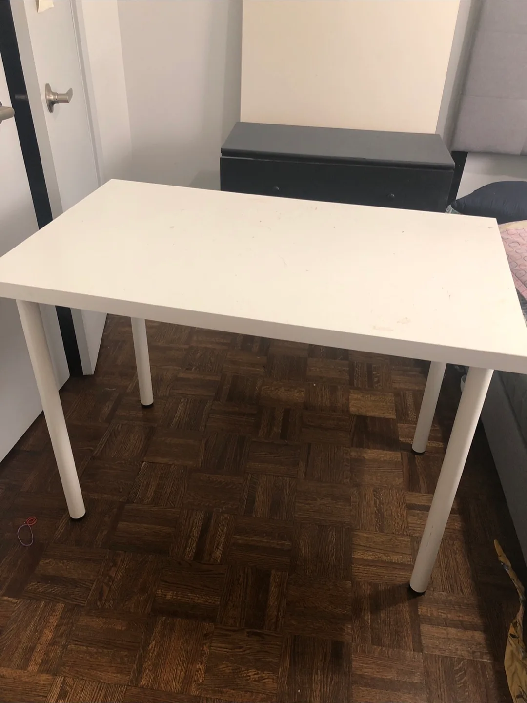 White Desk table thumbnail