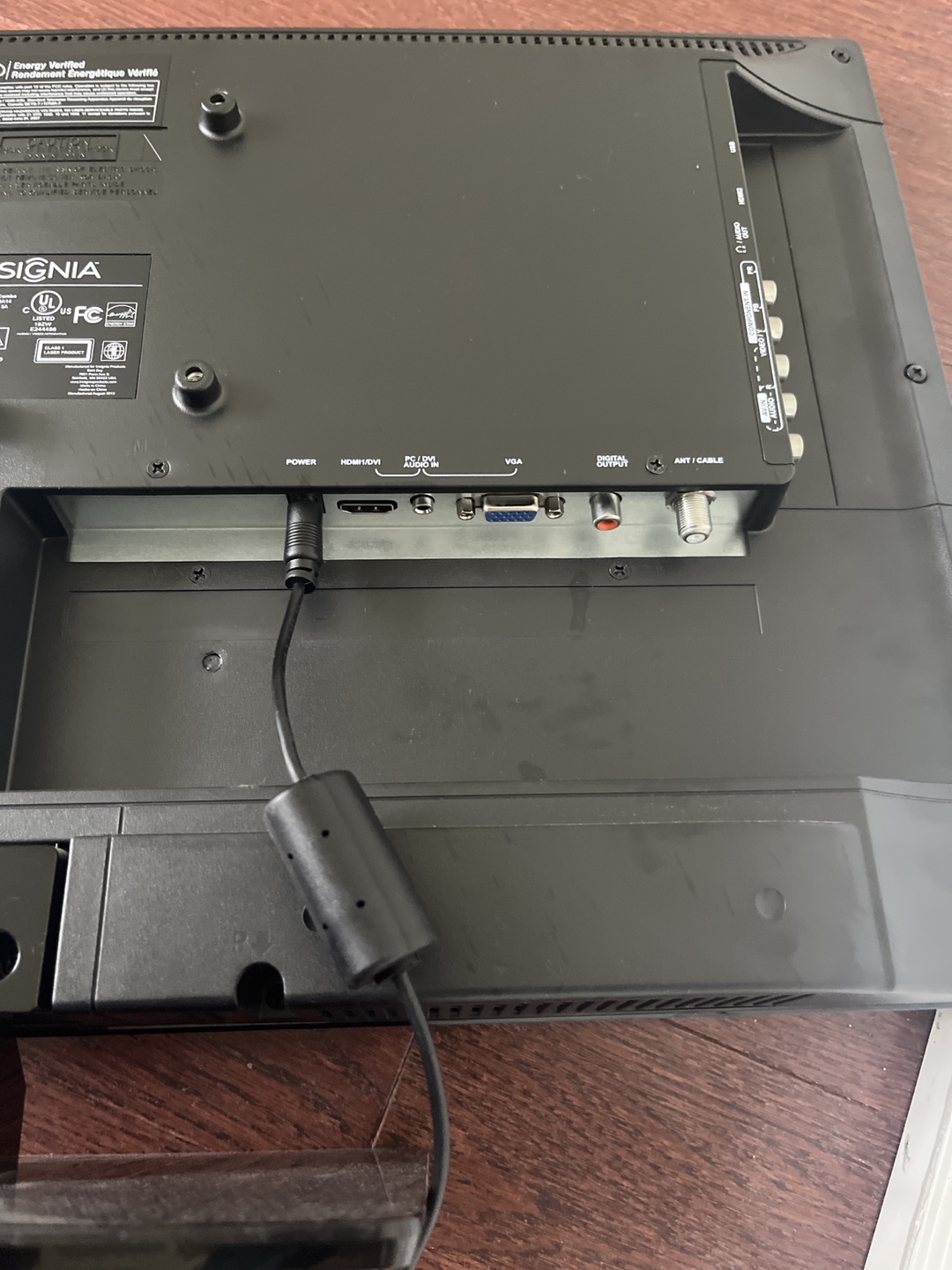 Moving Sale | Insignia 22-inch LED HDTV - photo 2
