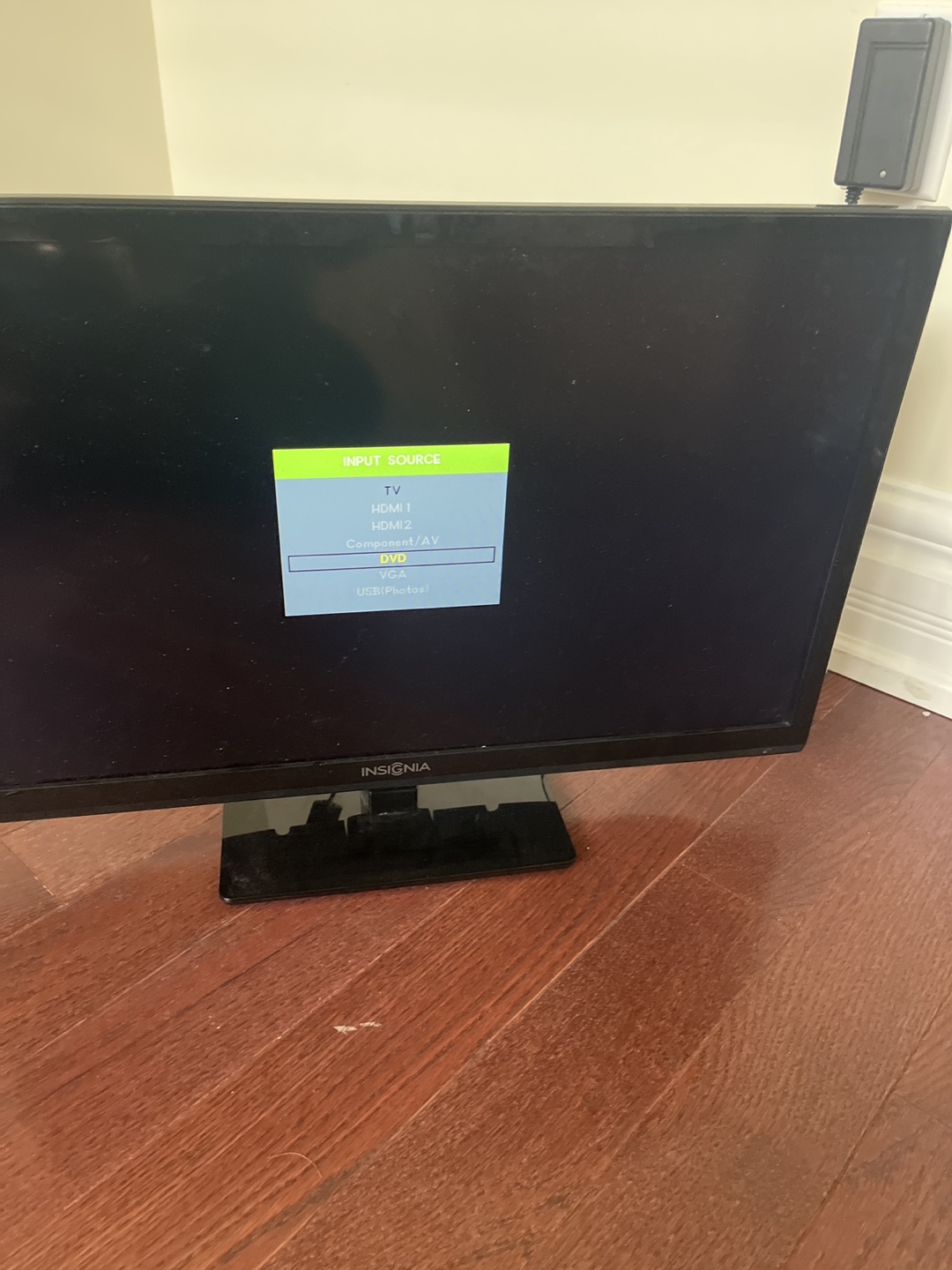 Moving Sale | Insignia 22-inch LED HDTV - photo 4