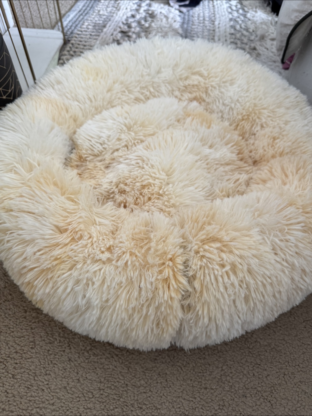 Cream-coloured Fluffy Pet Bed