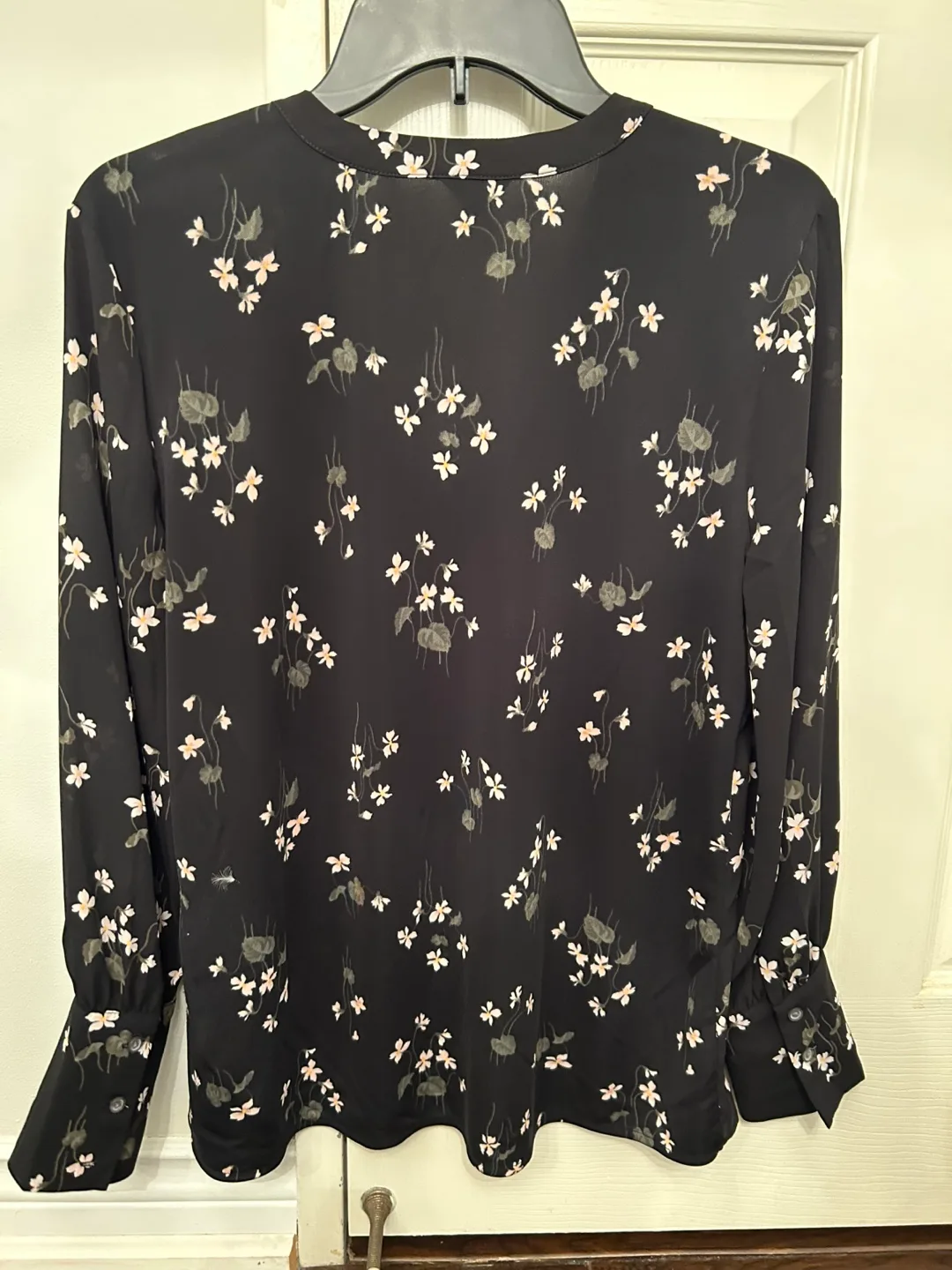 Ann Taylor Black Floral Blouse, Size Medium - Brand New! image indicator(4)