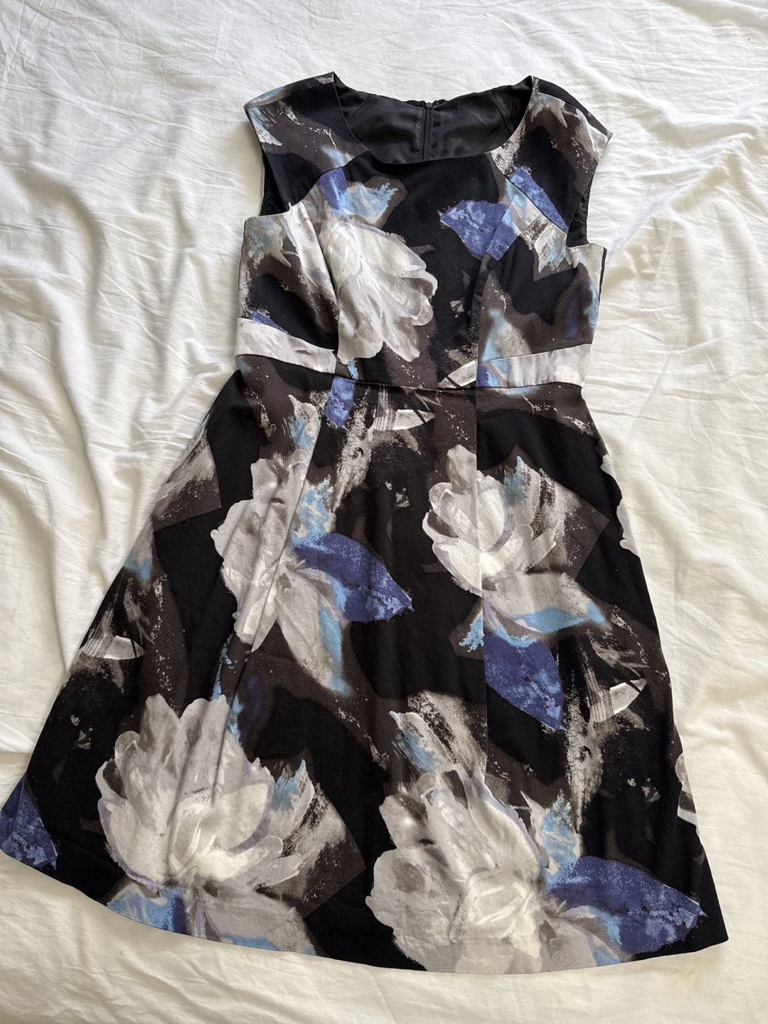 Women's sleeveless fit and flare dress, size 10