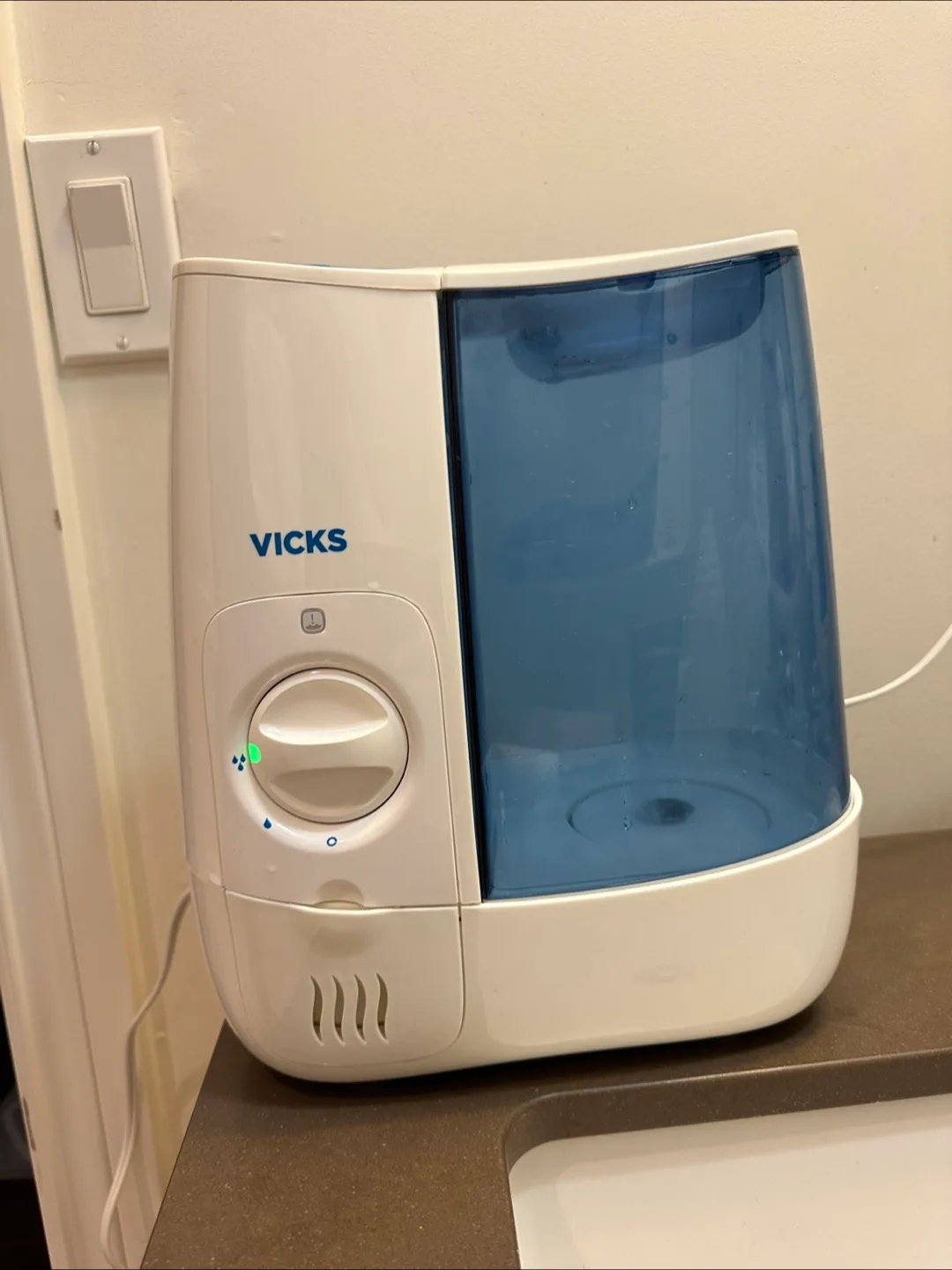 Vicks warm mist humidifier thumbnail