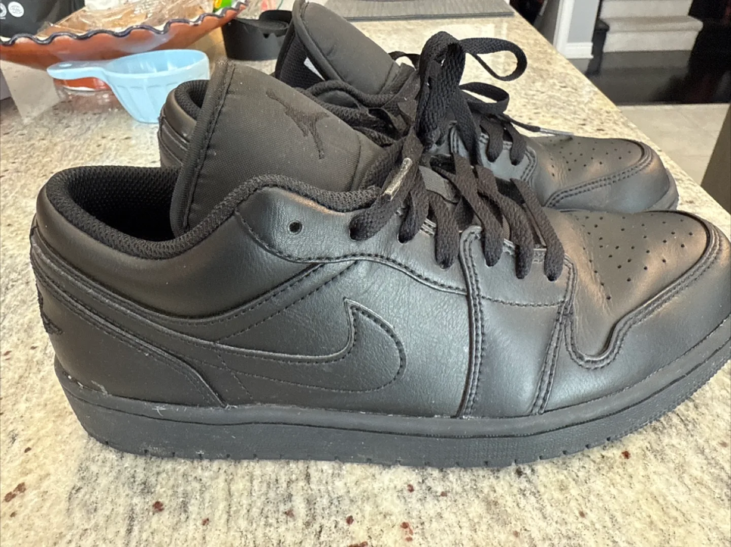 Air Jordan 1 Low Black Sneakers image indicator(4)