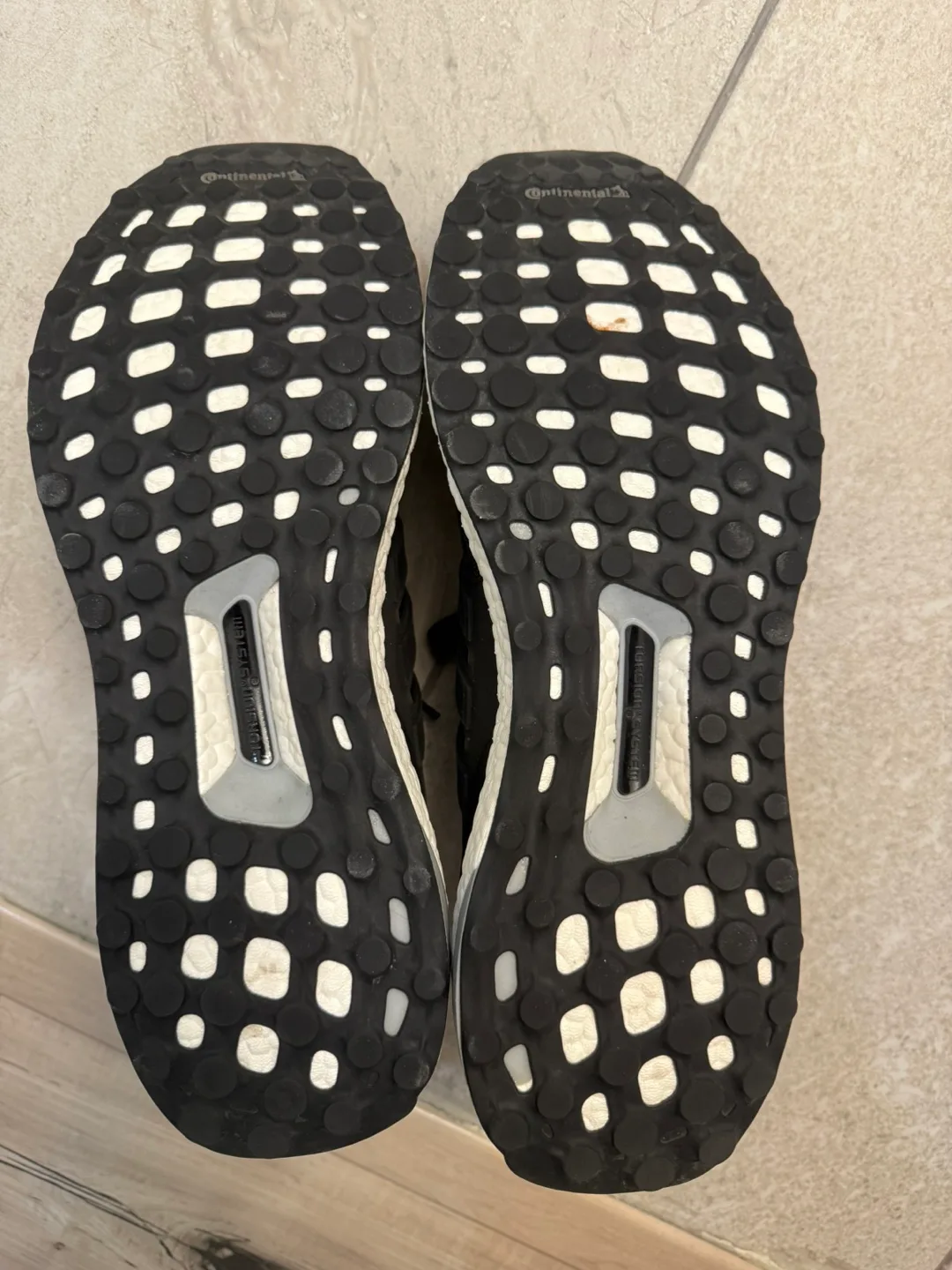 Adidas Ultraboost Men’s 9.5 black image indicator(2)