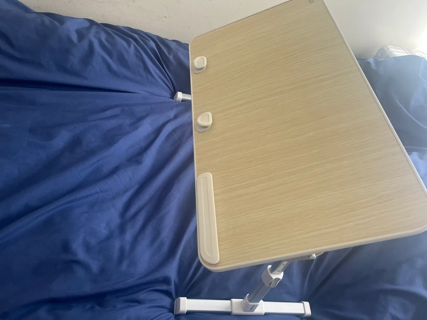 SAIII Adjustable Laptop Table image indicator(2)