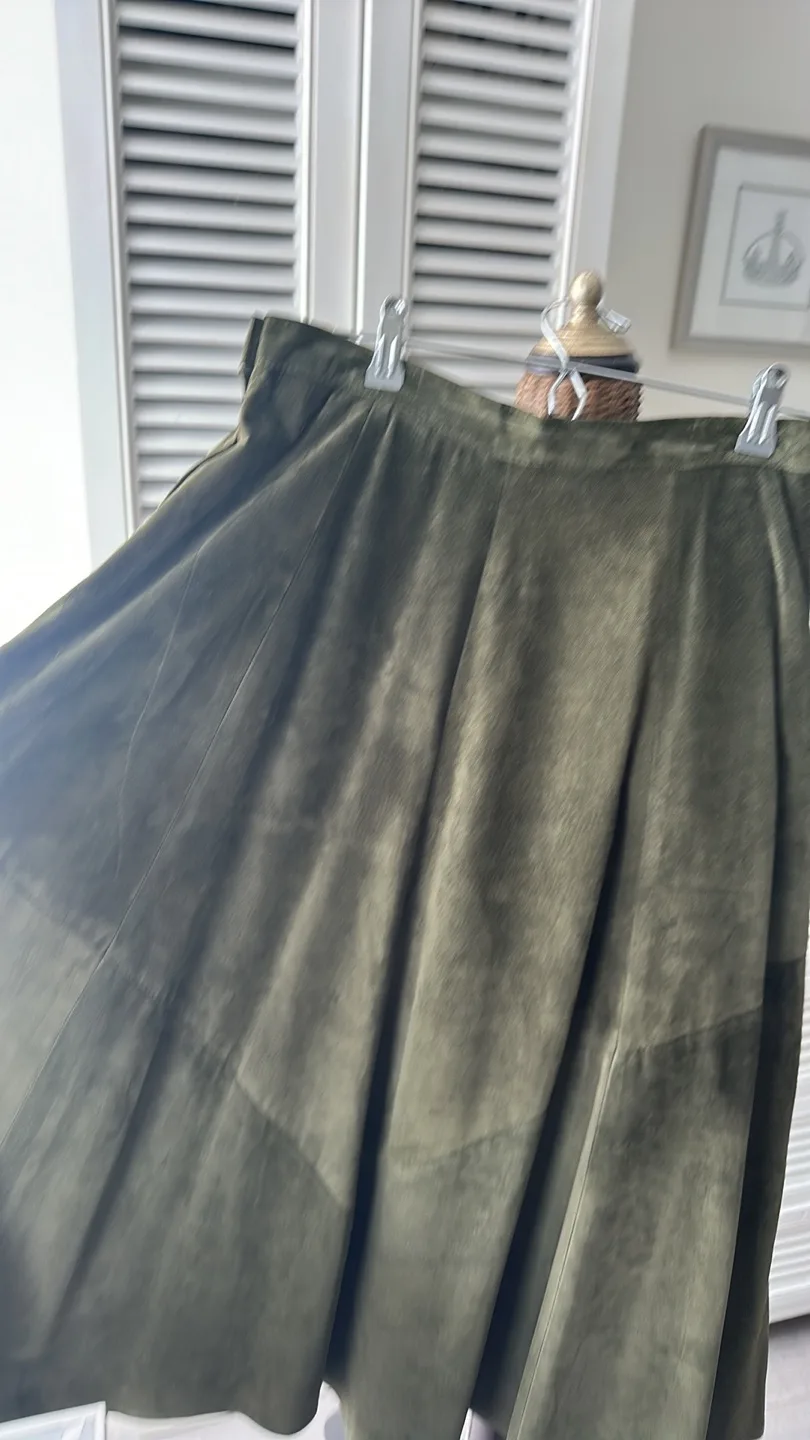Danier olive Suede A-line skirt * US L (fits like a medium) image indicator(3)