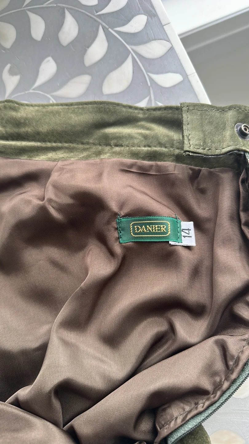 Danier olive Suede A-line skirt * US L (fits like a medium) image indicator(6)