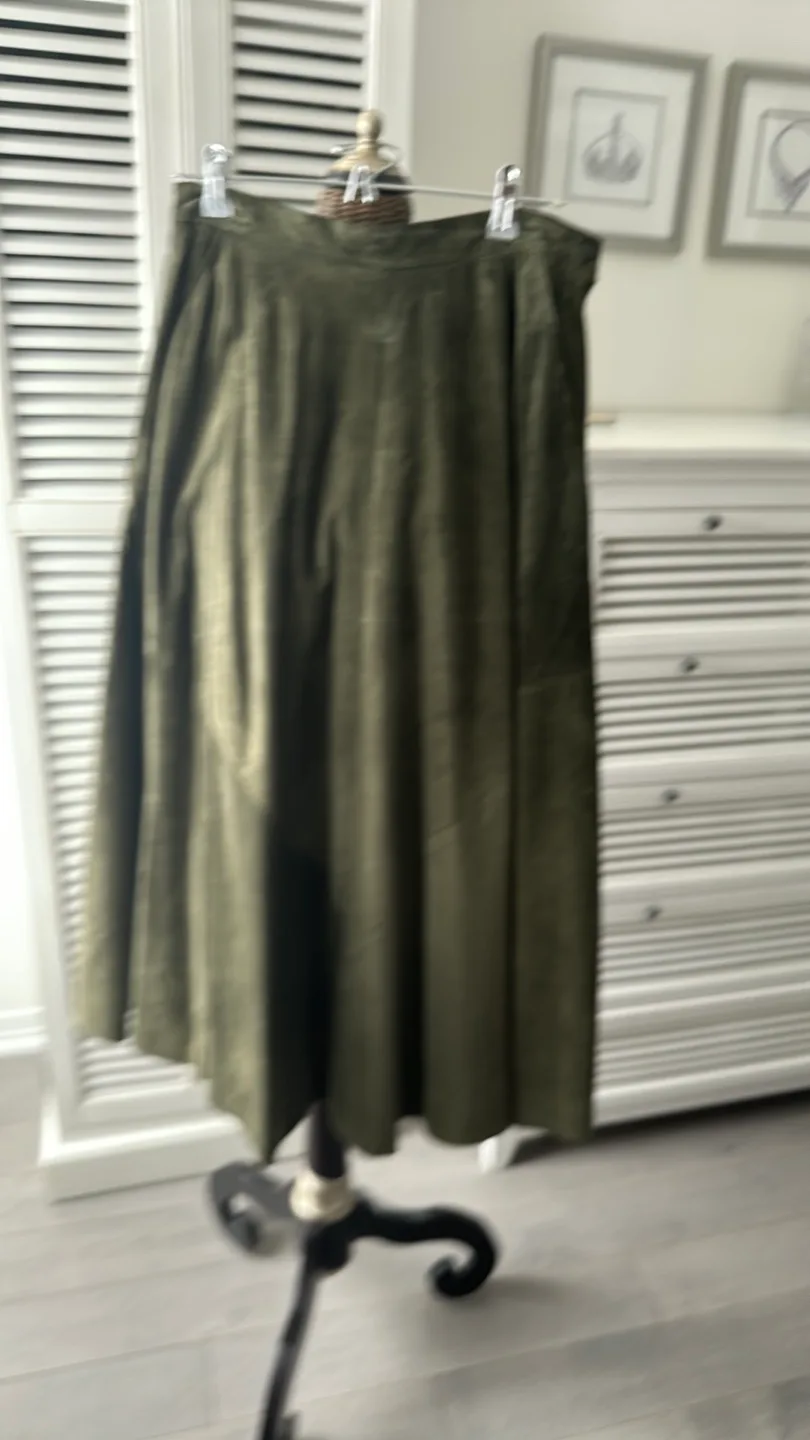 Danier olive Suede A-line skirt * US L (fits like a medium) image indicator(2)