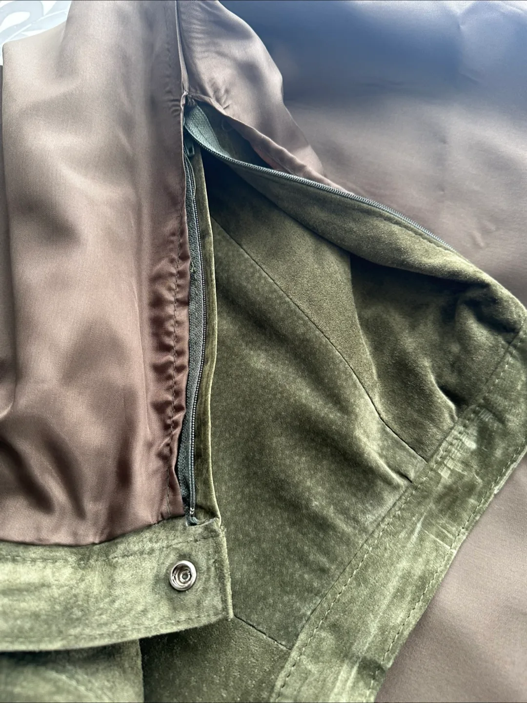 Danier olive Suede A-line skirt * US L (fits like a medium) image indicator(10)