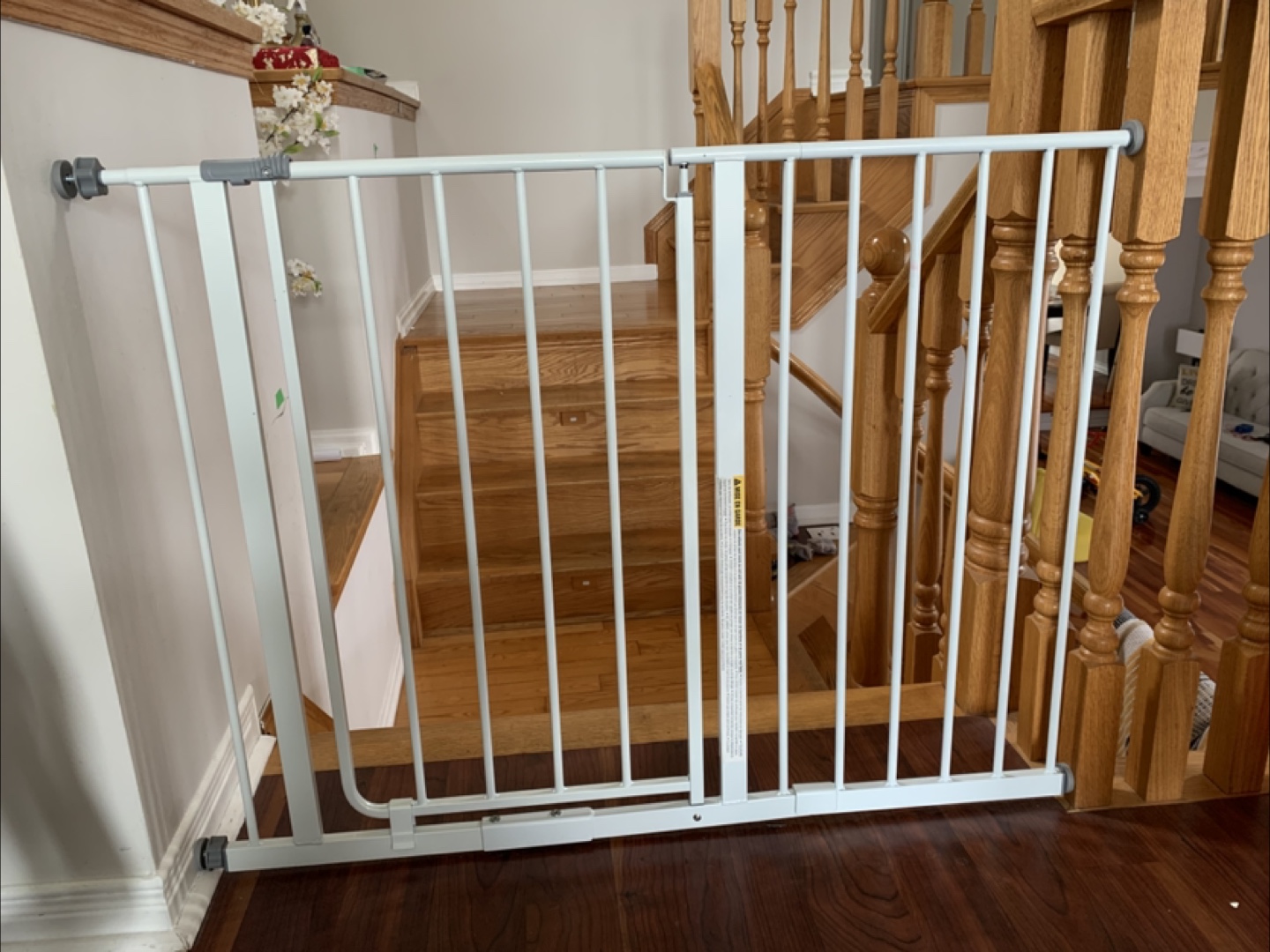 Regalo Baby Gate 29-47” wide 30” height