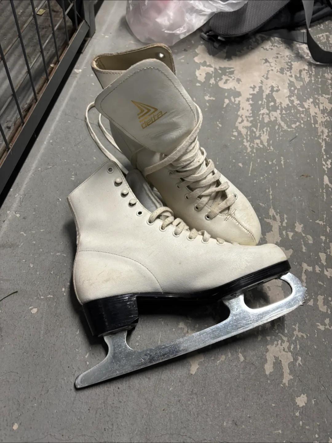 Women’s Size 6 Figure Skates thumbnail