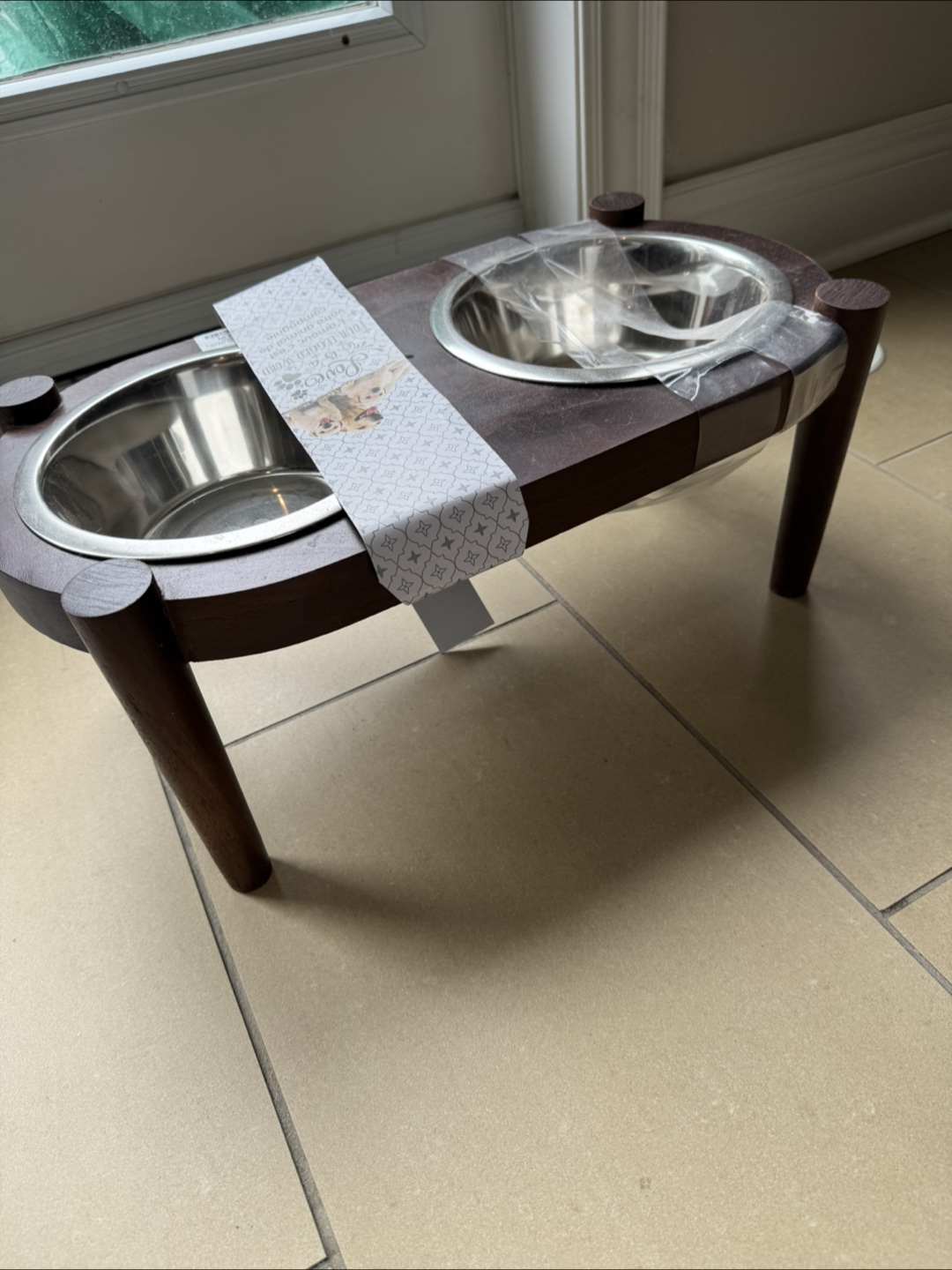 Free - standing dog bowl with wooden frame - photo 3