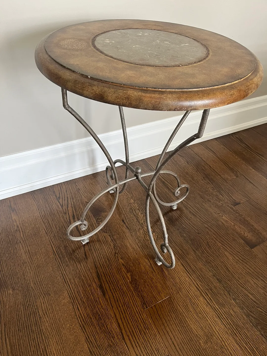 Round Accent Table with Marble Top image indicator(2)
